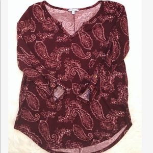Maroon paisley quarter length sleeve shirt